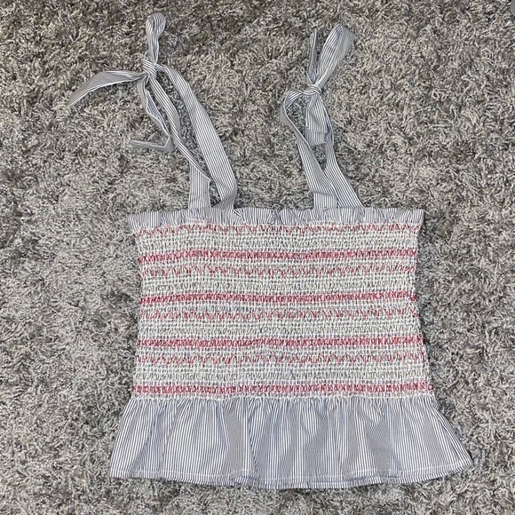 Cute Ruffle Top - Picture 1 of 2